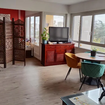 100m2 Pres Du Metro Et Aeroport *